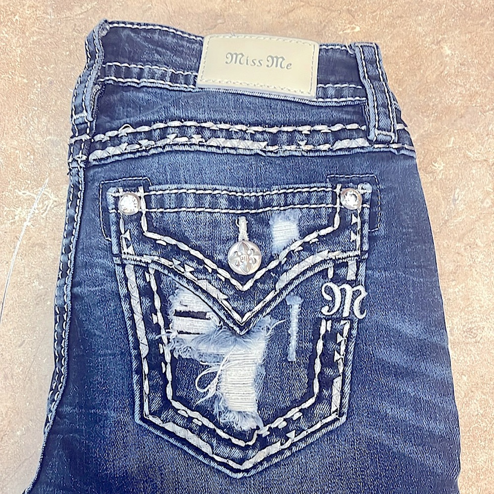 Miss Me Jeans. Size 26, dark blue.